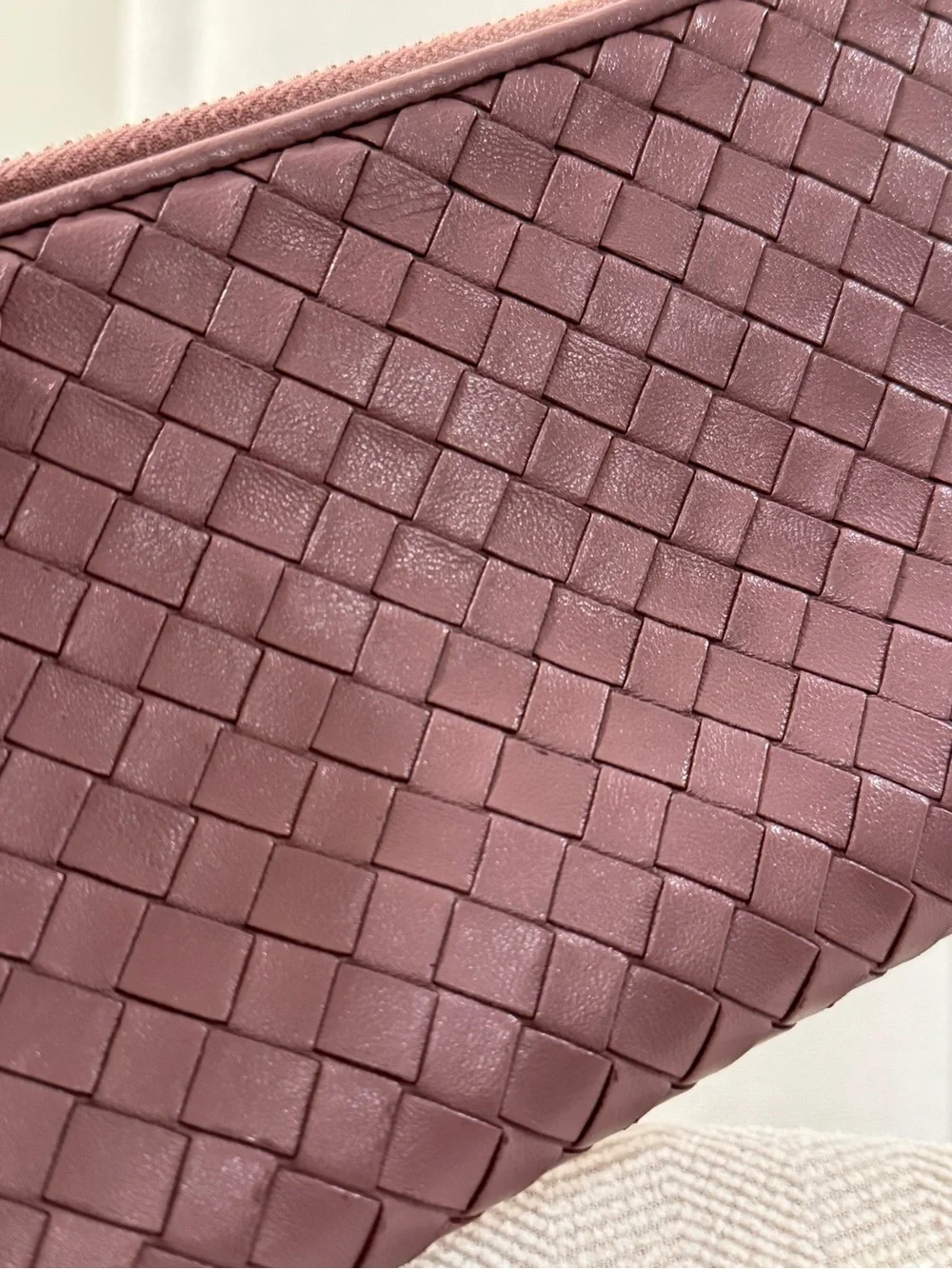 Bottega Veneta Leather Zip Wallet - Mauve